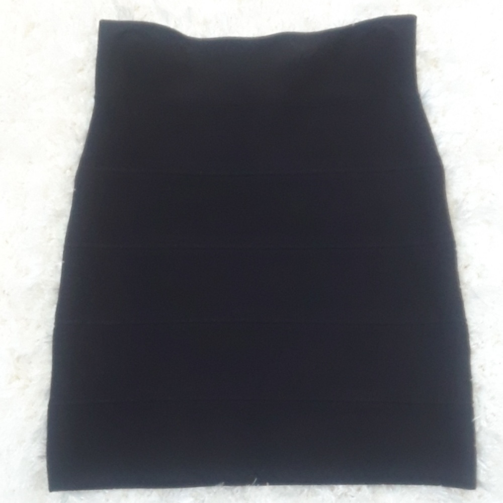 BCBG black  bandage skirt size Medium